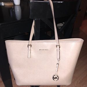 *SOLD* Authentic Michael kors purse